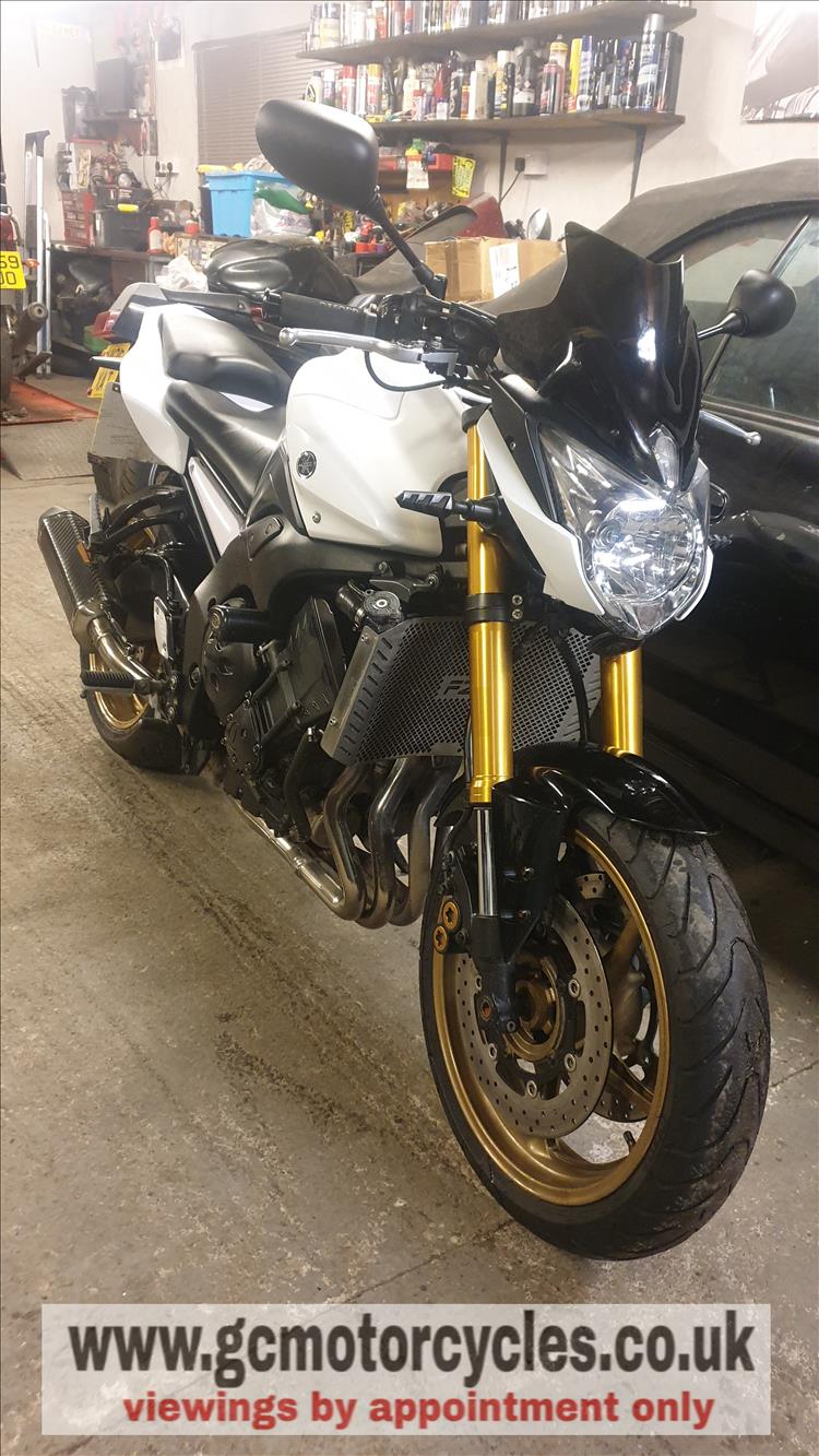 YAMAHA FZ8 NAKED